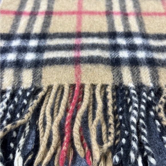 Vintage lamb wool Burberry - Picture 3 of 4